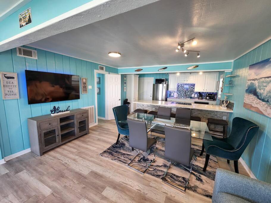 Beachview Beauty Steps To The Beach In West G Town Galveston Exterior photo
