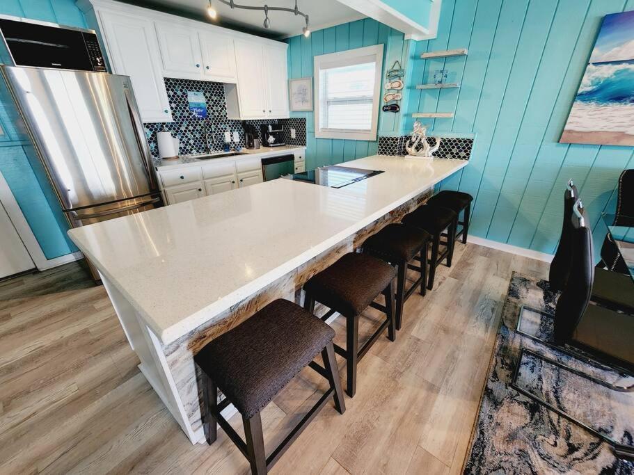 Beachview Beauty Steps To The Beach In West G Town Galveston Exterior photo
