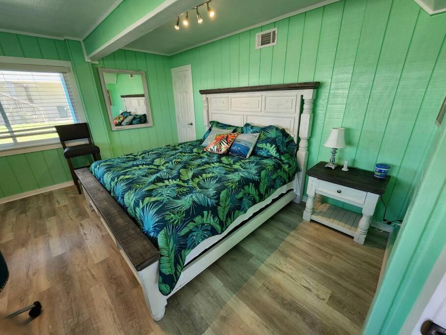 Beachview Beauty Steps To The Beach In West G Town Galveston Exterior photo